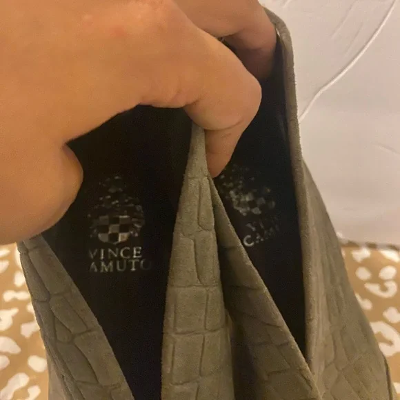 Vince Camuto Elegant grey faux alligator croc Textured Women's Ankle Boots 8.5 - Picture 3 of 5